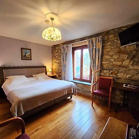 Nord Sud Bed and Breakfast Salmchâteau
